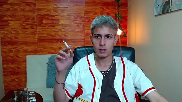 Snapshot of Bastiaan_28 chatting on 12/20/24, 01:36 Bastiaan 28 online show from 12/20/24, 01:36