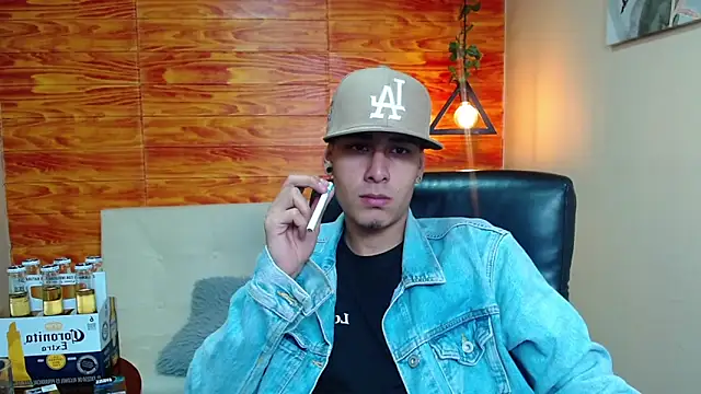 Snapshot of Bastiaan_28 chatting on 12/22/24, 03:11 Bastiaan 28 online show from 12/22/24, 03:11