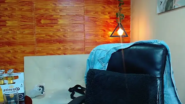 Snapshot of Bastiaan_28 chatting on 12/22/24, 06:17 Bastiaan 28 online show from 12/22/24, 06:17