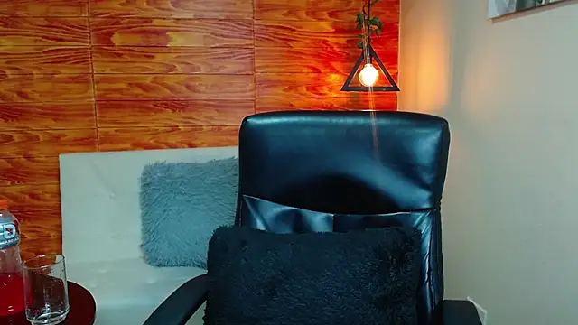 Snapshot of Bastiaan_28 chatting on 12/24/24, 02:10 Bastiaan 28 online show from 12/24/24, 02:10