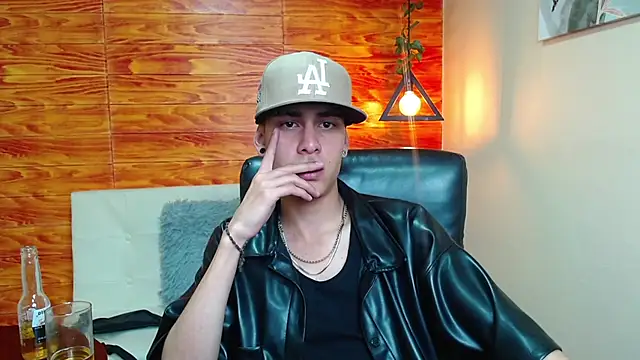 Snapshot of Bastiaan_28 chatting on 12/24/24, 05:16 Bastiaan 28 online show from 12/24/24, 05:16