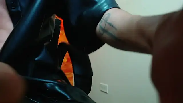 Snapshot of Bastiaan_28 chatting on 12/24/24, 08:22 Bastiaan 28 online show from 12/24/24, 08:22