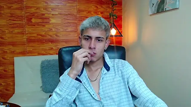 Snapshot of Bastiaan_28 chatting on 12/26/24, 03:16 Bastiaan 28 online show from 12/26/24, 03:16