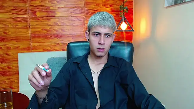 Snapshot of Bastiaan_28 chatting on 12/27/24, 04:04 Bastiaan 28 online show from 12/27/24, 04:04