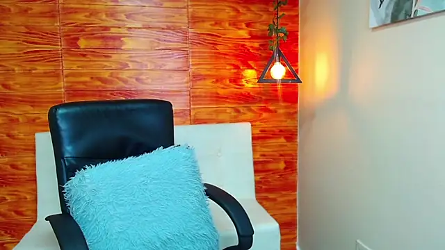 Snapshot of Bastiaan_28 chatting on 12/27/24, 07:08 Bastiaan 28 online show from 12/27/24, 07:08