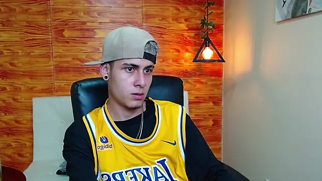 Snapshot of Bastiaan_28 chatting on 12/28/24, 09:52 Bastiaan 28 online show from 12/28/24, 09:52