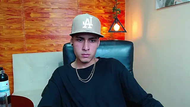 Snapshot of Bastiaan_28 chatting on 12/31/24, 10:58 Bastiaan 28 online show from 12/31/24, 10:58