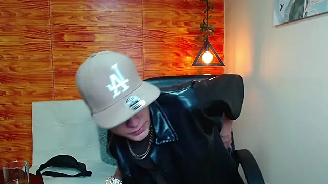 Snapshot of Bastiaan_28 chatting on 01/05/25, 08:11 Bastiaan 28 online show from 01/05/25, 08:11