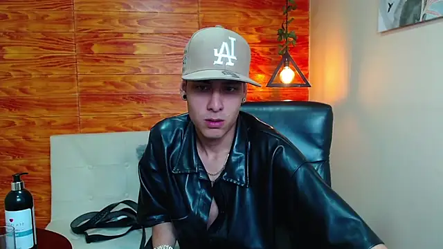 Snapshot of Bastiaan_28 chatting on 01/05/25, 11:15 Bastiaan 28 online show from 01/05/25, 11:15