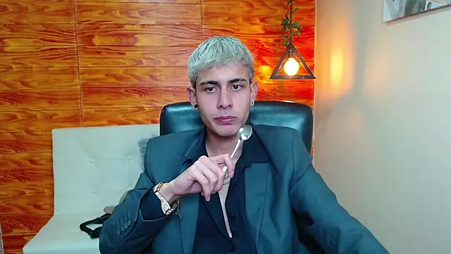 Snapshot of Bastiaan_28 chatting on 01/05/25, 05:20 Bastiaan 28 online show from 01/05/25, 05:20