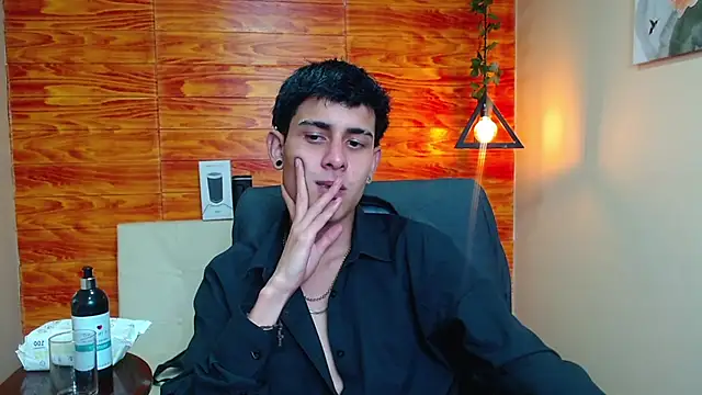 Snapshot of Bastiaan_28 chatting on 01/08/25, 04:02 Bastiaan 28 online show from 01/08/25, 04:02