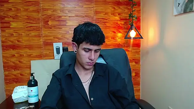 Snapshot of Bastiaan_28 chatting on 01/08/25, 07:03 Bastiaan 28 online show from 01/08/25, 07:03