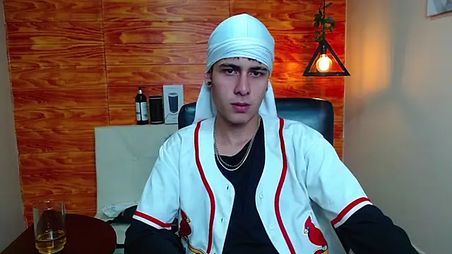 Snapshot of Bastiaan_28 chatting on 01/12/25, 03:49 Bastiaan 28 online show from 01/12/25, 03:49