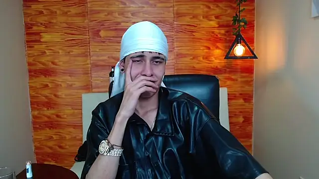 Snapshot of Bastiaan_28 chatting on 01/14/25, 05:30 Bastiaan 28 online show from 01/14/25, 05:30