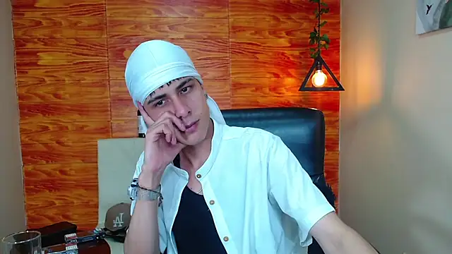 Snapshot of Bastiaan_28 chatting on 01/15/25, 01:02 Bastiaan 28 online show from 01/15/25, 01:02