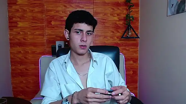 Snapshot of Bastiaan_28 chatting on 01/21/25, 02:33 Bastiaan 28 online show from 01/21/25, 02:33