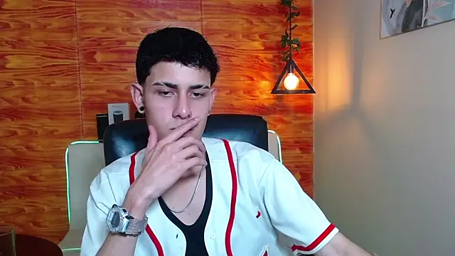 Snapshot of Bastiaan_28 chatting on 01/23/25, 06:28 Bastiaan 28 online show from 01/23/25, 06:28