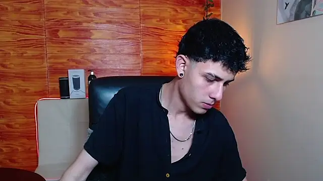 Snapshot of Bastiaan_28 chatting on 01/24/25, 06:57 Bastiaan 28 online show from 01/24/25, 06:57