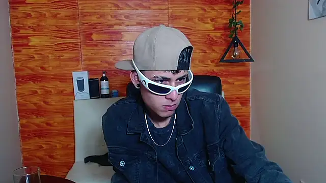 Snapshot of Bastiaan_28 chatting on 02/06/25, 12:54 Bastiaan 28 online show from 02/06/25, 12:54