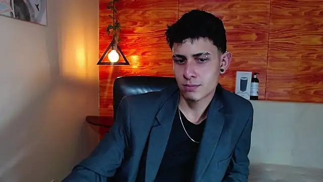 Snapshot of Bastiaan_28 chatting on 02/07/25, 04:27 Bastiaan 28 online show from 02/07/25, 04:27