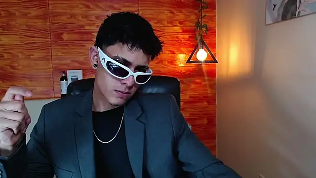 Snapshot of Bastiaan_28 chatting on 02/07/25, 10:29 Bastiaan 28 online show from 02/07/25, 10:29