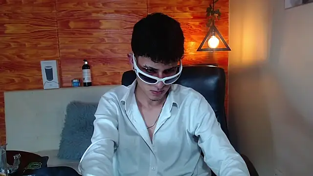 Snapshot of Bastiaan_28 chatting on 02/11/25, 06:08 Bastiaan 28 online show from 02/11/25, 06:08