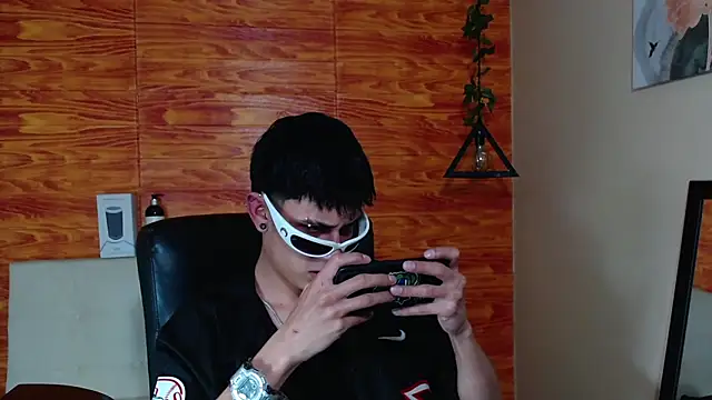 Snapshot of Bastiaan_28 chatting on 02/12/25, 06:19 Bastiaan 28 online show from 02/12/25, 06:19