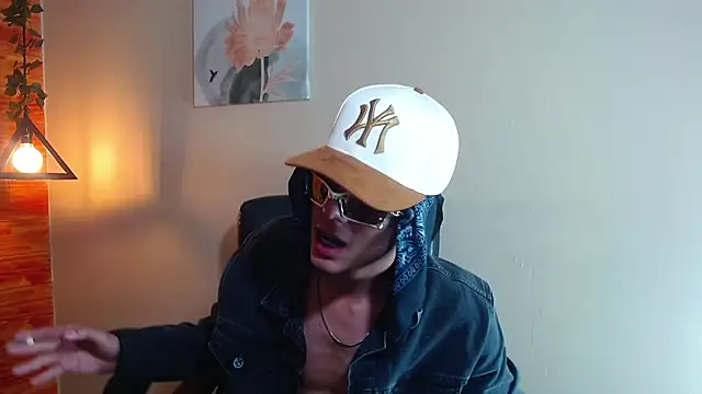 Snapshot of Bastiaan_28 chatting on 02/14/25, 07:59 Bastiaan 28 online show from 02/14/25, 07:59