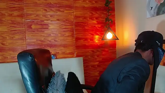 Snapshot of Bastiaan_28 chatting on 02/16/25, 03:04 Bastiaan 28 online show from 02/16/25, 03:04