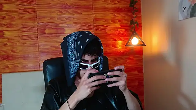 Snapshot of Bastiaan_28 chatting on 02/17/25, 06:20 Bastiaan 28 online show from 02/17/25, 06:20