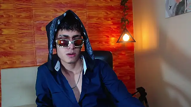 Snapshot of Bastiaan_28 chatting on 02/18/25, 03:53 Bastiaan 28 online show from 02/18/25, 03:53