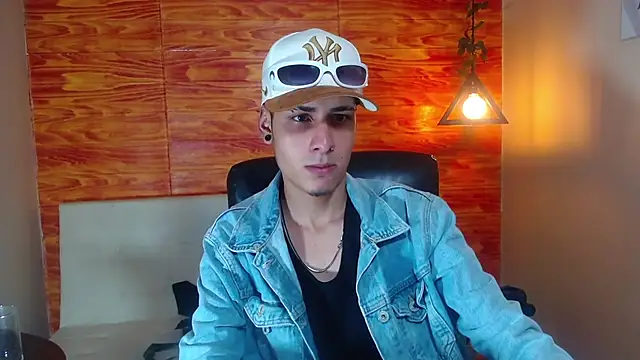 Snapshot of Bastiaan_28 chatting on 02/19/25, 03:06 Bastiaan 28 online show from 02/19/25, 03:06