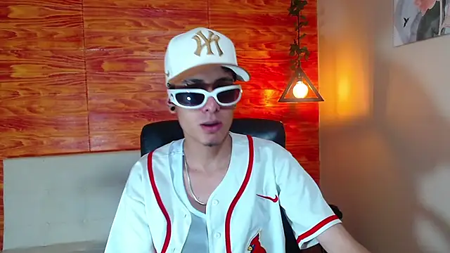 Snapshot of Bastiaan_28 chatting on 02/20/25, 02:40 Bastiaan 28 online show from 02/20/25, 02:40