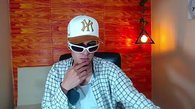 Snapshot of Bastiaan_28 chatting on 02/21/25, 03:12 Bastiaan 28 online show from 02/21/25, 03:12