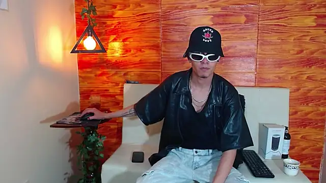 Snapshot of Bastiaan_28 chatting on 03/11/25, 02:21 Bastiaan 28 online show from 03/11/25, 02:21