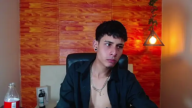 Snapshot of Bastiaan_28 chatting on 03/14/25, 05:38 Bastiaan 28 online show from 03/14/25, 05:38