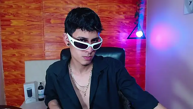 Snapshot of Bastiaan_28 chatting on 03/20/25, 06:19 Bastiaan 28 online show from 03/20/25, 06:19