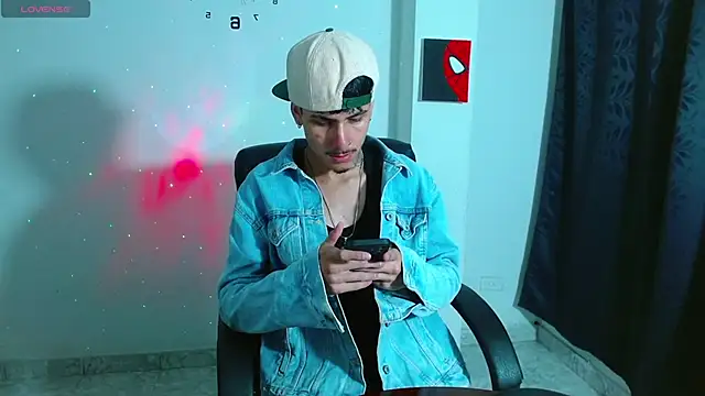 Snapshot of Bastiaan_28 chatting on 10/10/25, 10:53 Bastiaan 28 online show from 10/10/25, 10:53