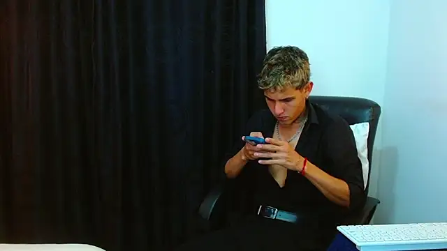 Snapshot of Bastiaan_28 chatting on 03/24/26, 02:16 Bastiaan 28 online show from 03/24/26, 02:16