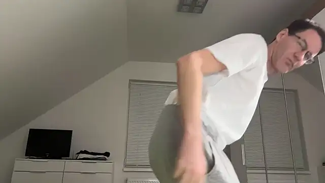 zxzx cam1 online show from 02/13/26, 04:36