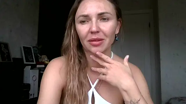 AngelinaLove28 online show from 10/25/25, 07:38