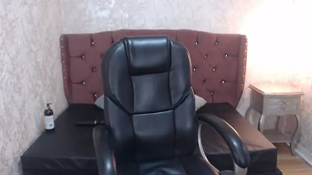 charlottemoonxz online show from 02/24/25, 08:03