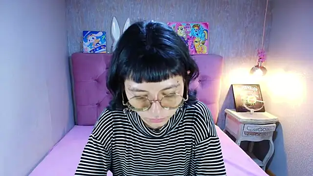 Snapshot of charlottemoonxz chatting on 05/13/26, 06:27 charlottemoonxz online show from 05/13/26, 06:27