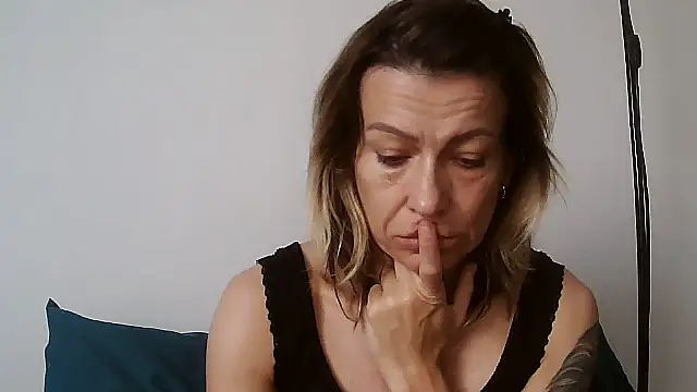 Snapshot of anechka1 chatting on 04/26/26, 11:30 anechka1 online show from 04/26/26, 11:30