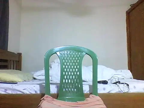 Snapshot of Prettyolive2 chatting on 09/14/25, 03:05 Prettyolive2 online show from 09/14/25, 03:05