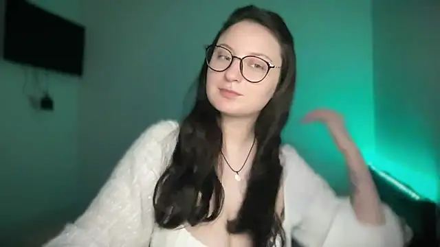 Snapshot of LocaAlis chatting on 10/23/25, 03:44 LocaAlis online show from 10/23/25, 03:44