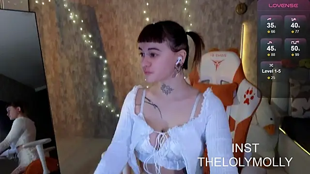 LolyMolli online show from 10/18/25, 10:05