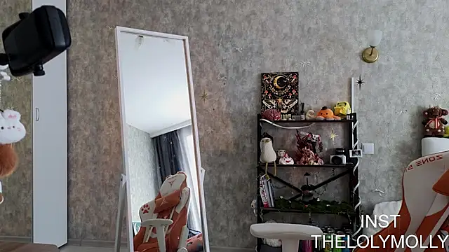 Snapshot of LolyMolli chatting on 06/19/26, 10:41 LolyMolli online show from 06/19/26, 10:41