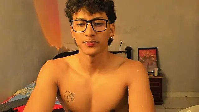 Snapshot of Ivano_joness chatting on 12/10/24, 05:28 Ivano joness online show from 12/10/24, 05:28