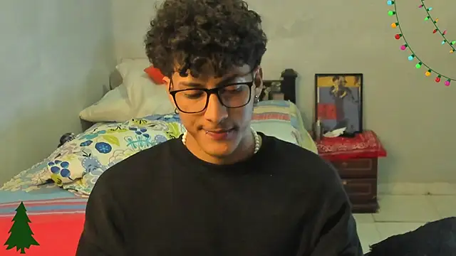 Snapshot of Ivano_joness chatting on 12/15/24, 01:35 Ivano joness online show from 12/15/24, 01:35